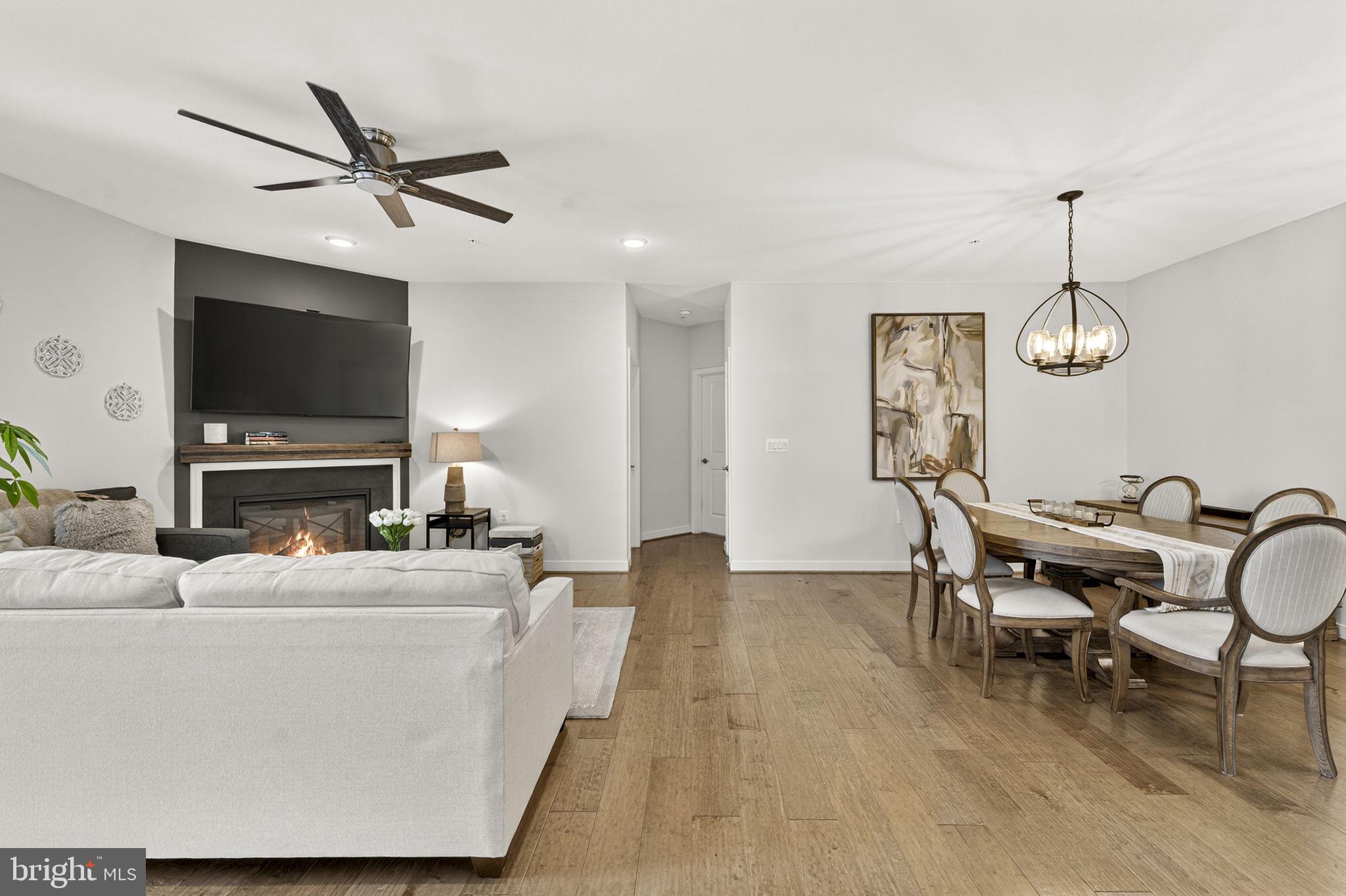 SIGNATURE AT BROADLANDS - Residential