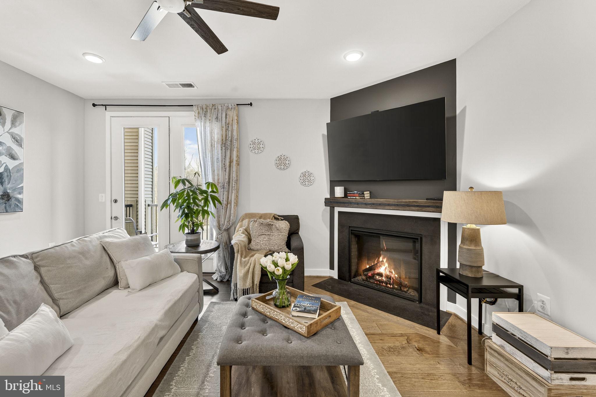 SIGNATURE AT BROADLANDS - Residential