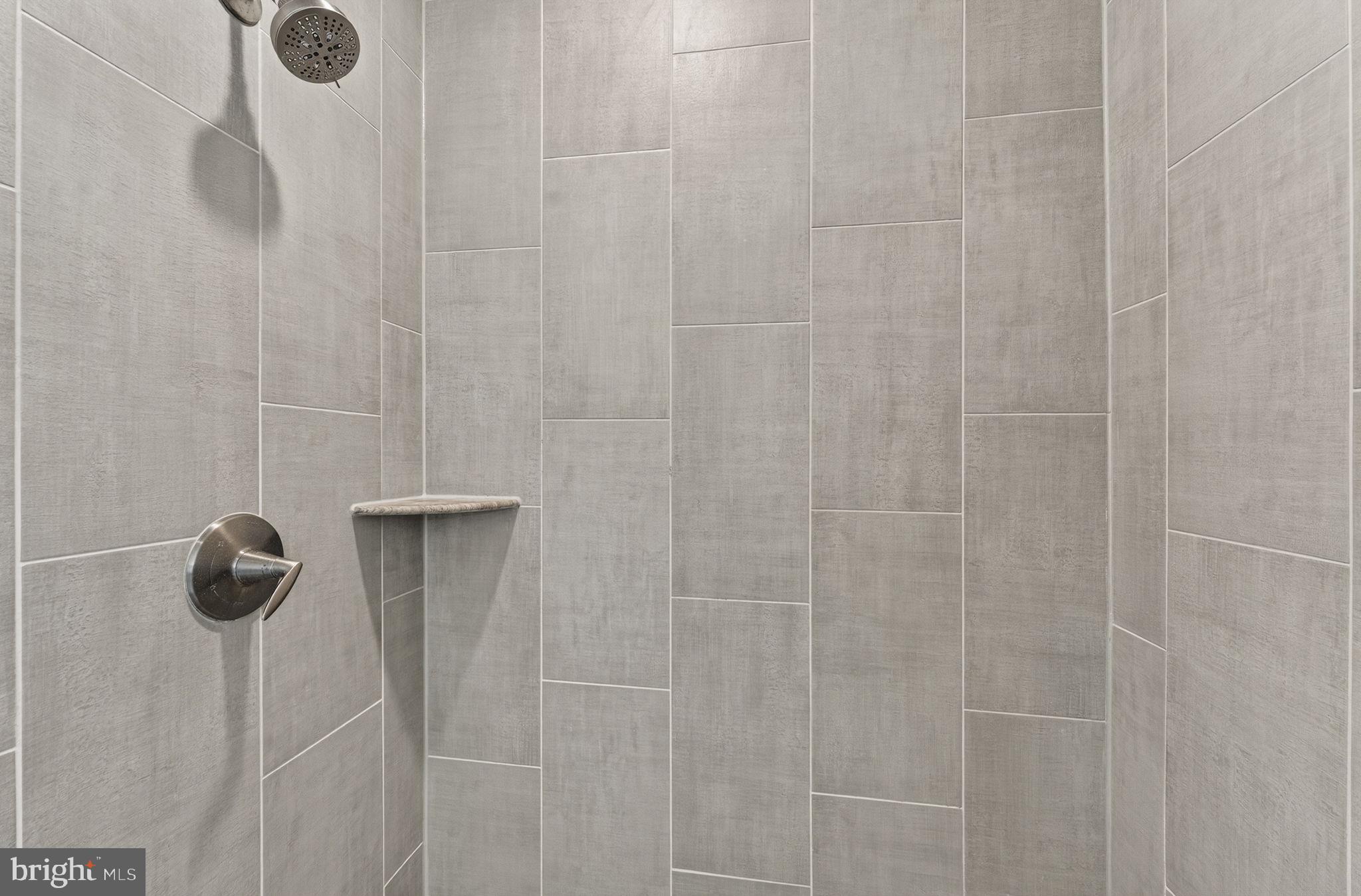 SIGNATURE AT BROADLANDS - Residential