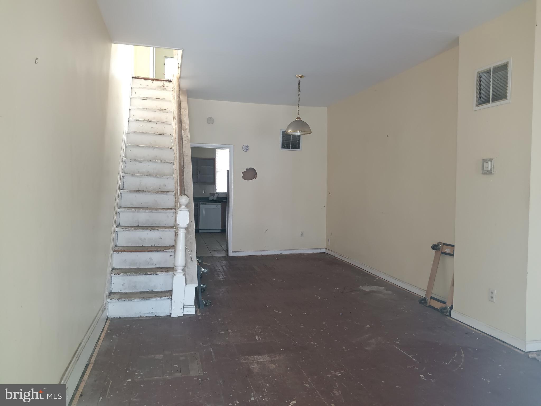 2137 E FEDERAL STREET
