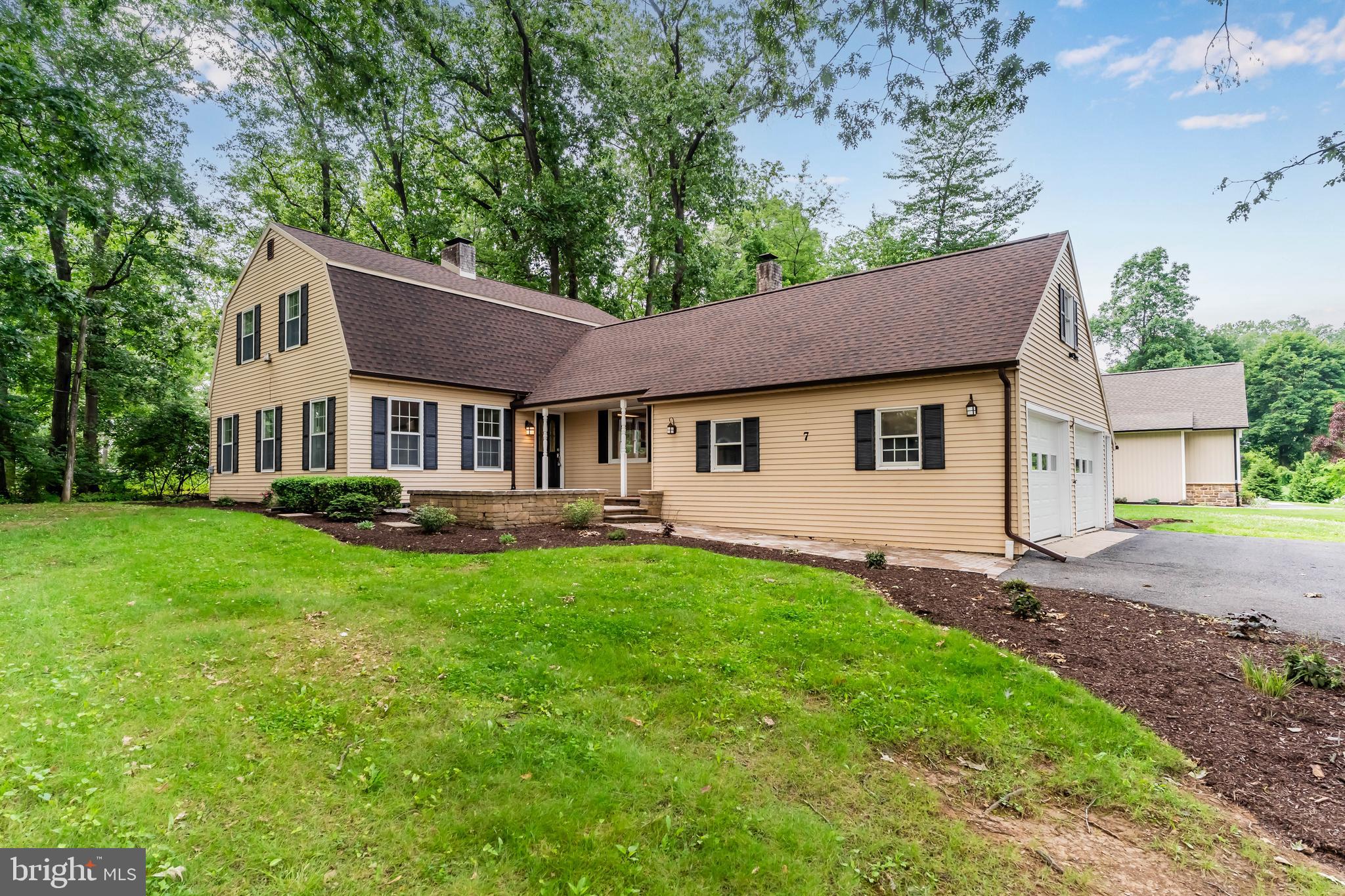 7 FOREST LANE