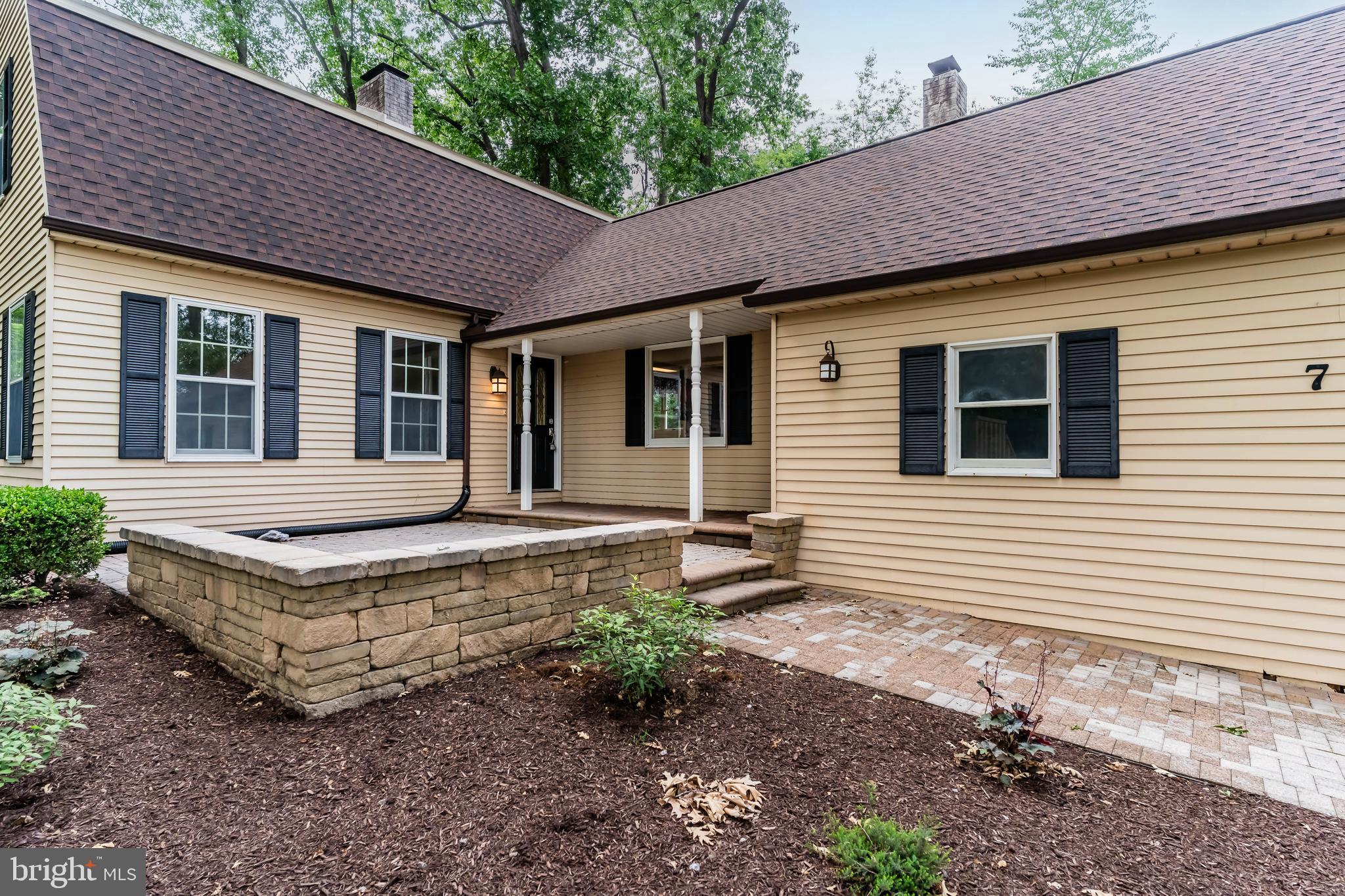 7 FOREST LANE