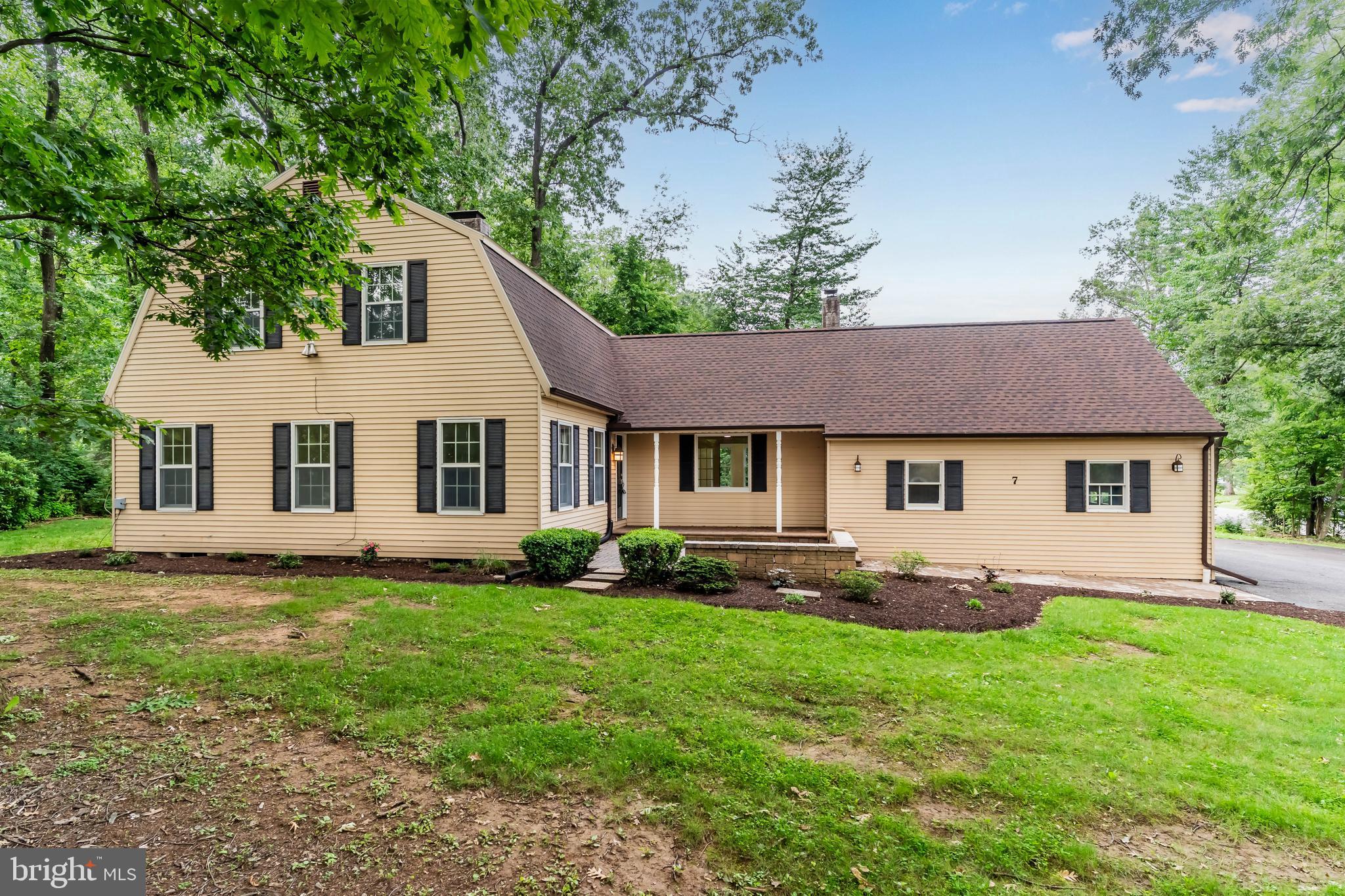 7 FOREST LANE