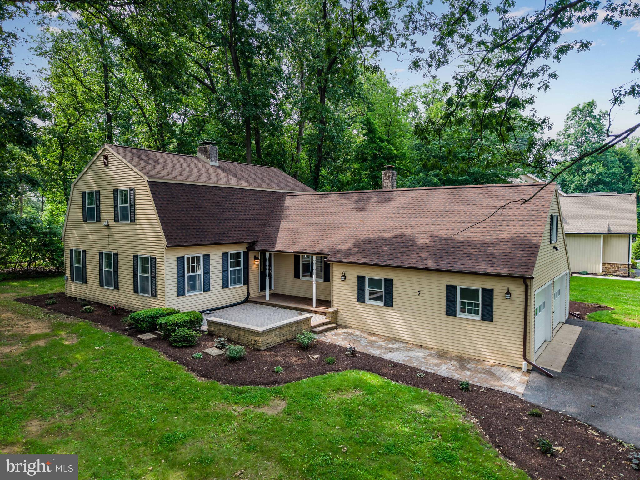7 FOREST LANE