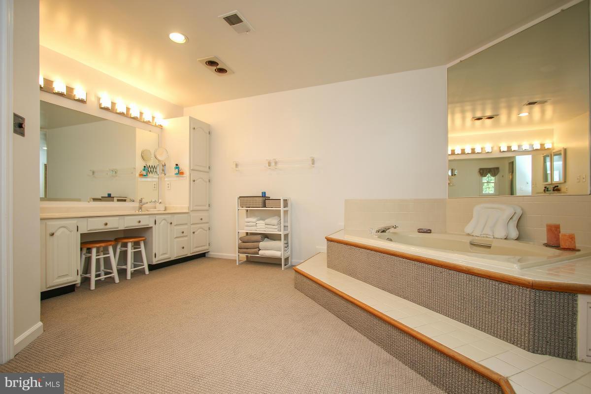 BANNOCKBURN ESTATES - Residential