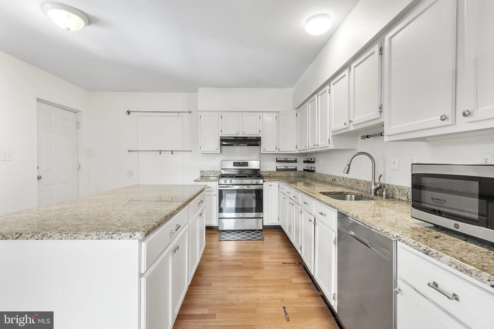 Devon, Pennsylvania 19333, United States, 3 Bedrooms Bedrooms, ,3 BathroomsBathrooms,Residential,Pending,36287