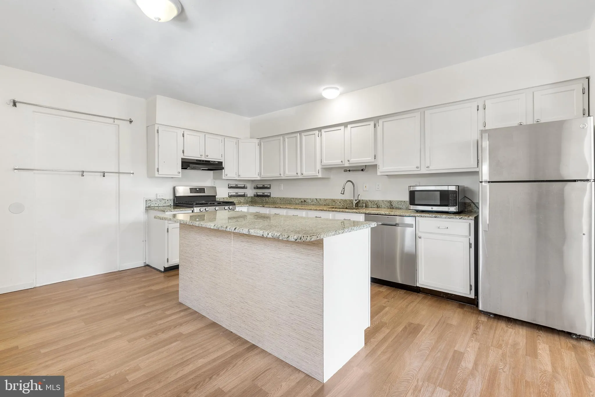 Devon, Pennsylvania 19333, United States, 3 Bedrooms Bedrooms, ,3 BathroomsBathrooms,Residential,Pending,36287