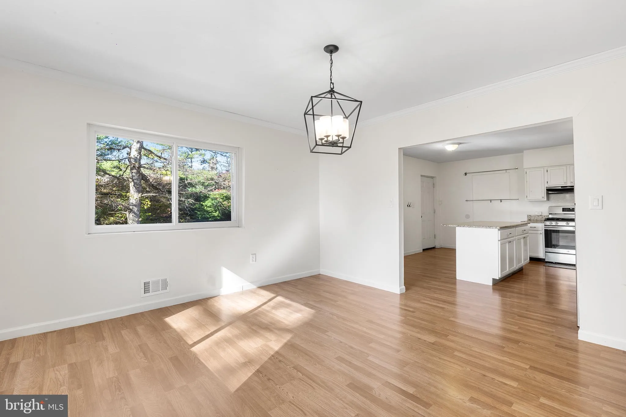 Devon, Pennsylvania 19333, United States, 3 Bedrooms Bedrooms, ,3 BathroomsBathrooms,Residential,Pending,36287