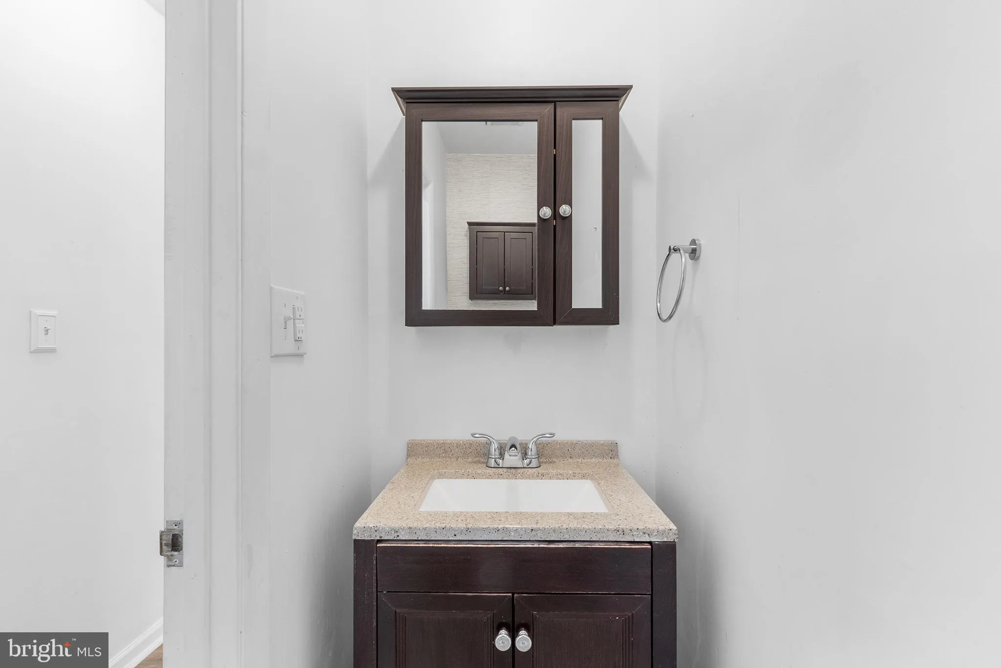 Devon, Pennsylvania 19333, United States, 3 Bedrooms Bedrooms, ,3 BathroomsBathrooms,Residential,Pending,36287