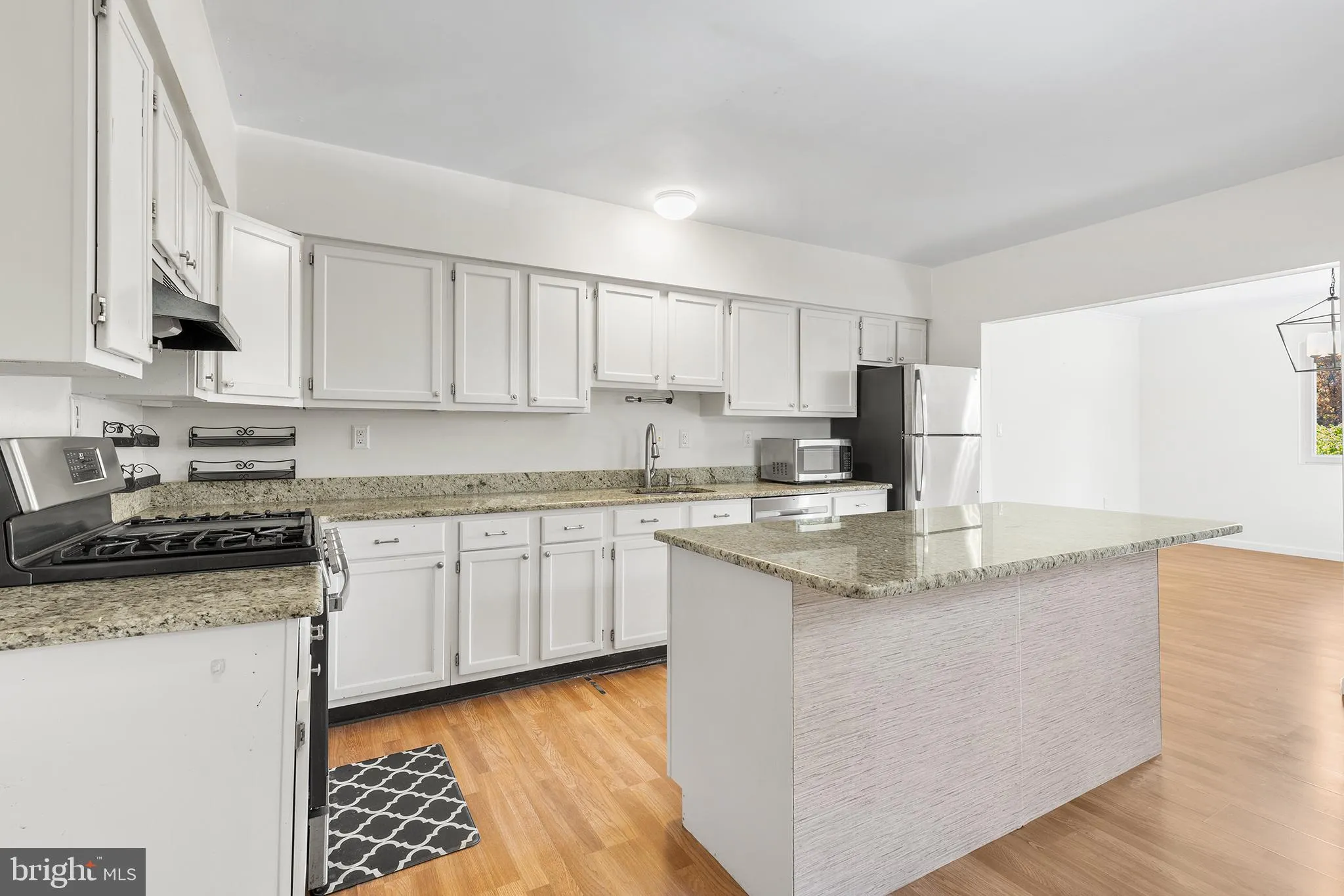 Devon, Pennsylvania 19333, United States, 3 Bedrooms Bedrooms, ,3 BathroomsBathrooms,Residential,Pending,36287