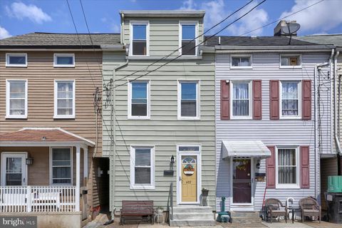 Photo of 437 CHERRY ST, COLUMBIA, PA 17512 (MLS # PALA2033312)