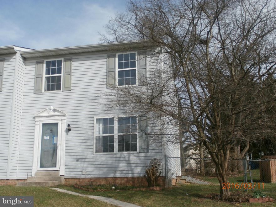 Investors.... ready for an offer   Buyers looking for a live in sweat equity project ? Cash or rehab loan.  Nice dead end street this dulplex provide nice yard some fencing , walk up basement, private drive.