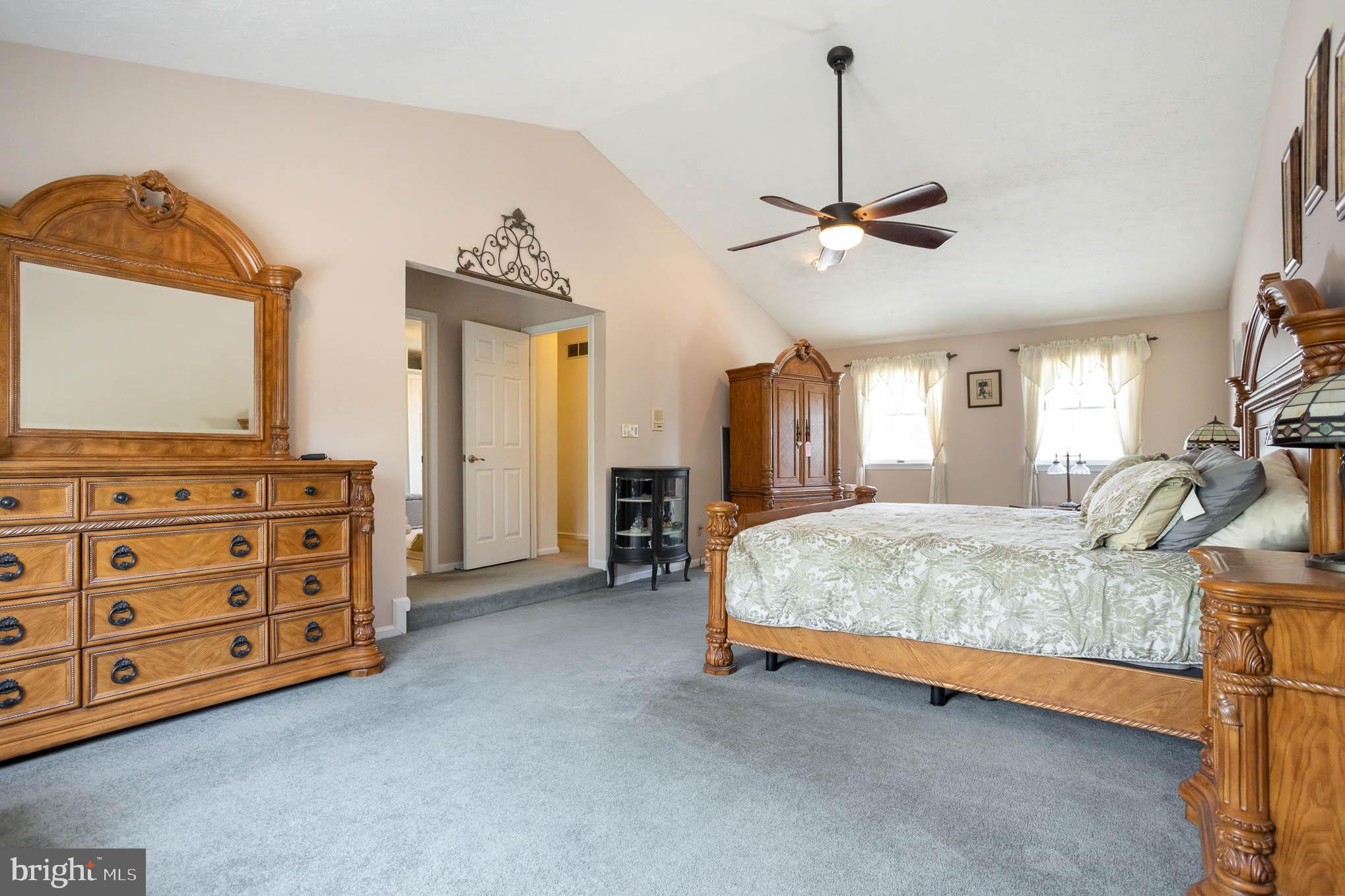 CONSTANT FRIENDSHIP - Residential