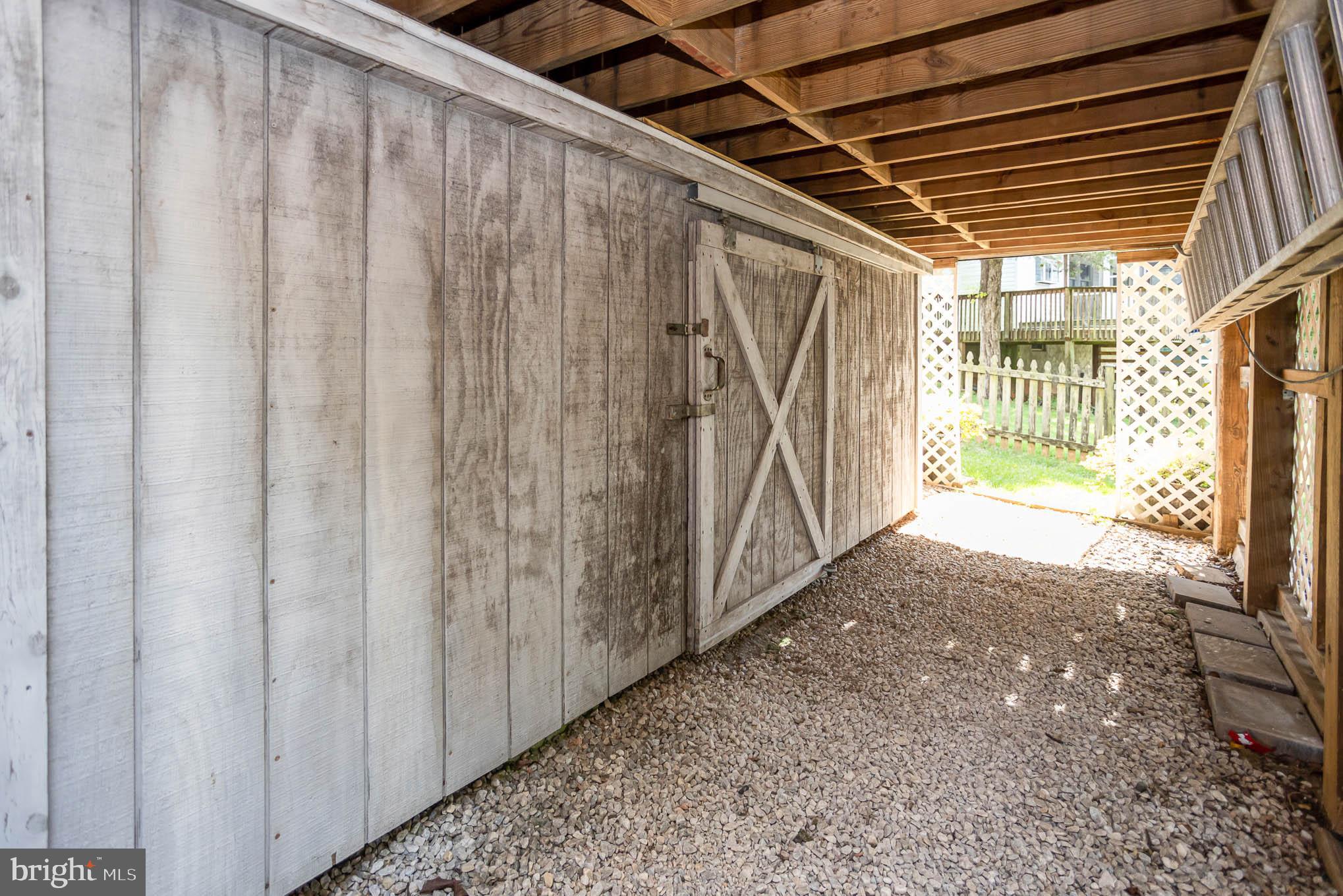 CONSTANT FRIENDSHIP - Residential