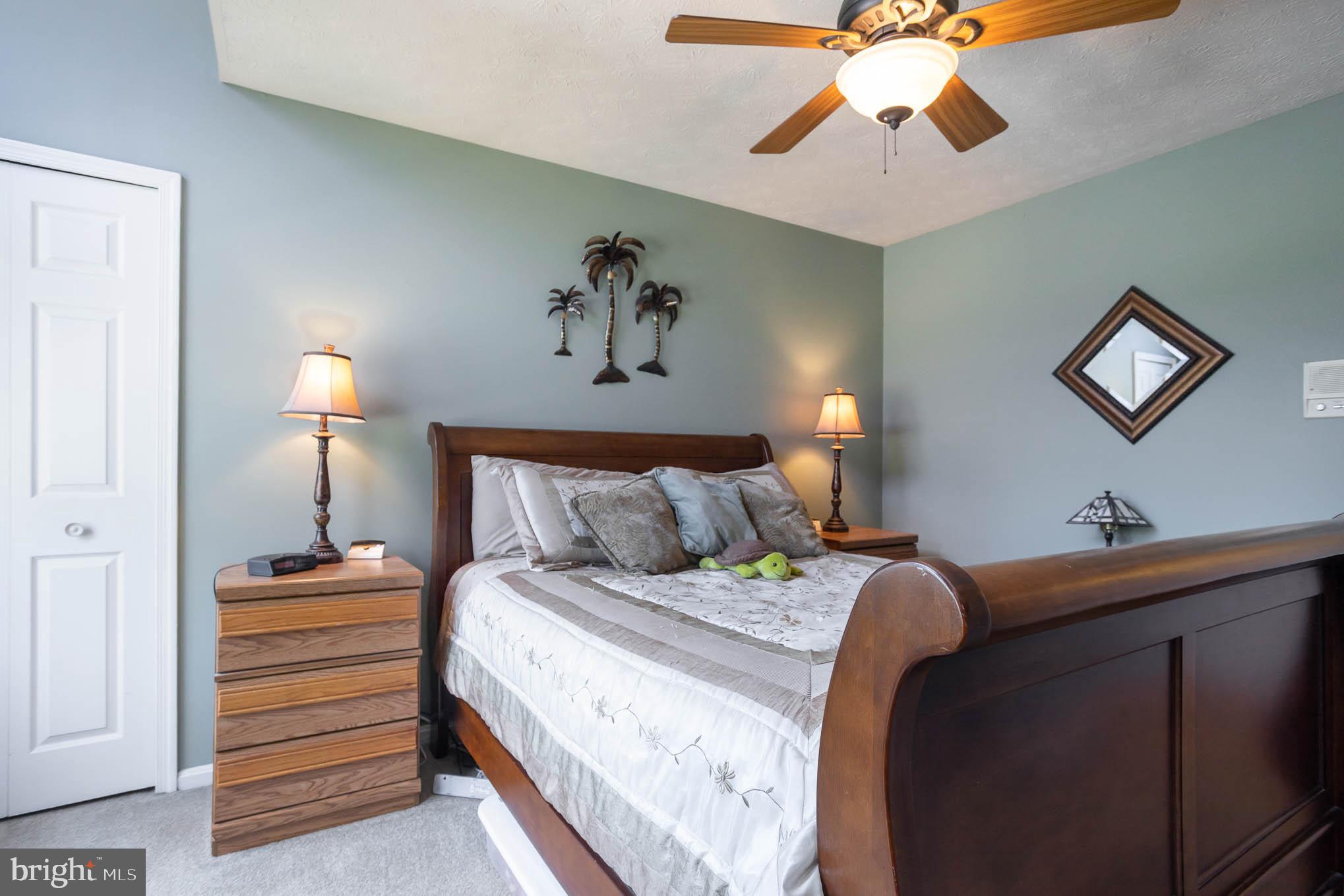 CONSTANT FRIENDSHIP - Residential