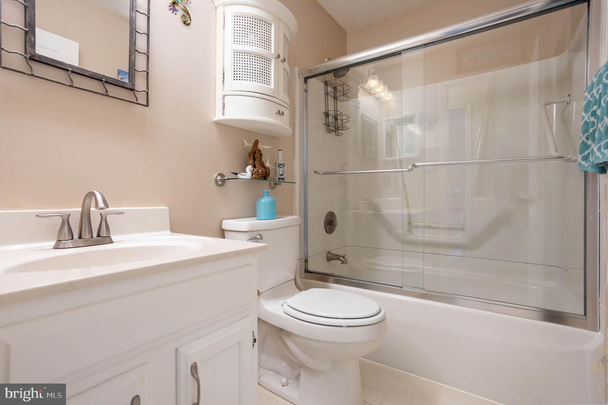 CONSTANT FRIENDSHIP - Residential