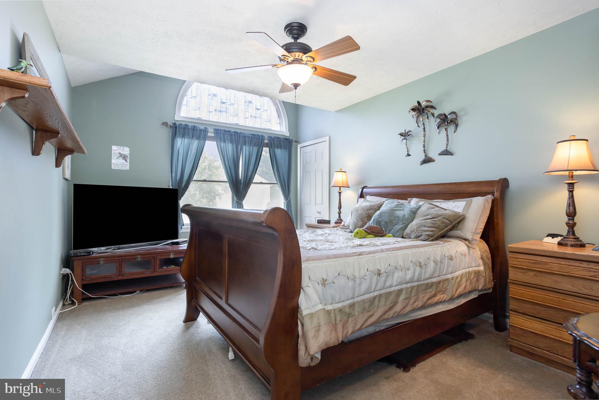 CONSTANT FRIENDSHIP - Residential