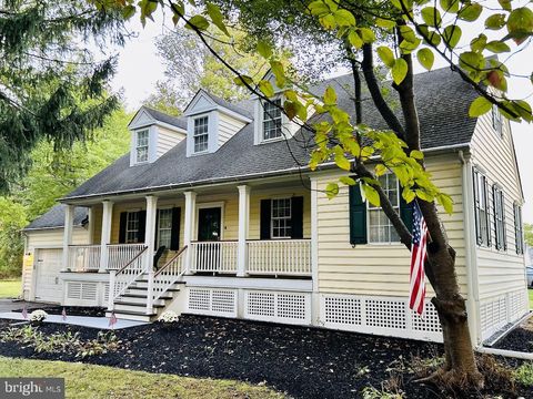212 APPLE STREET LEVITTOWN PA 19057