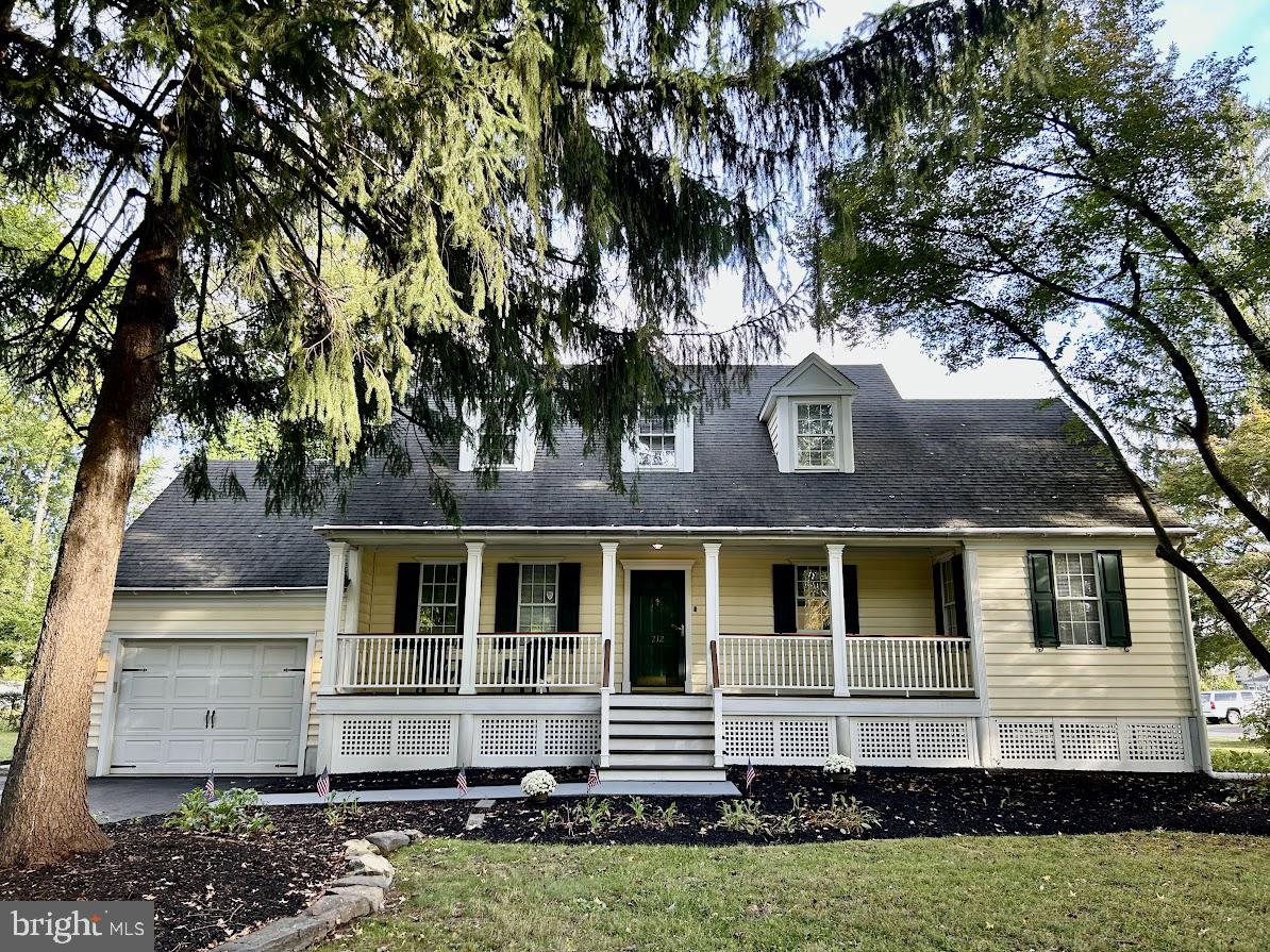 212 APPLE STREET