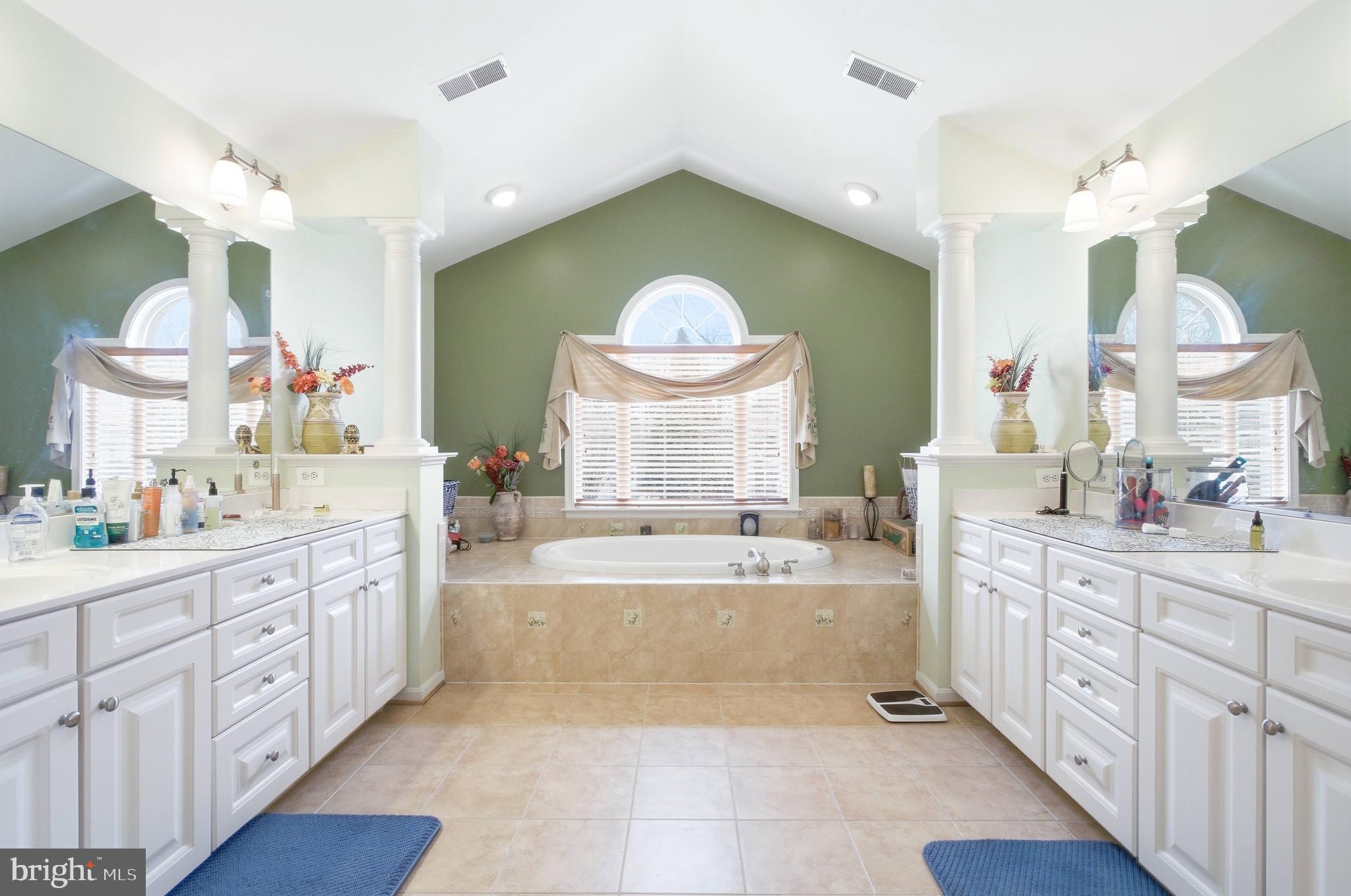 THE ESTATES OF FOREST RI - Residential