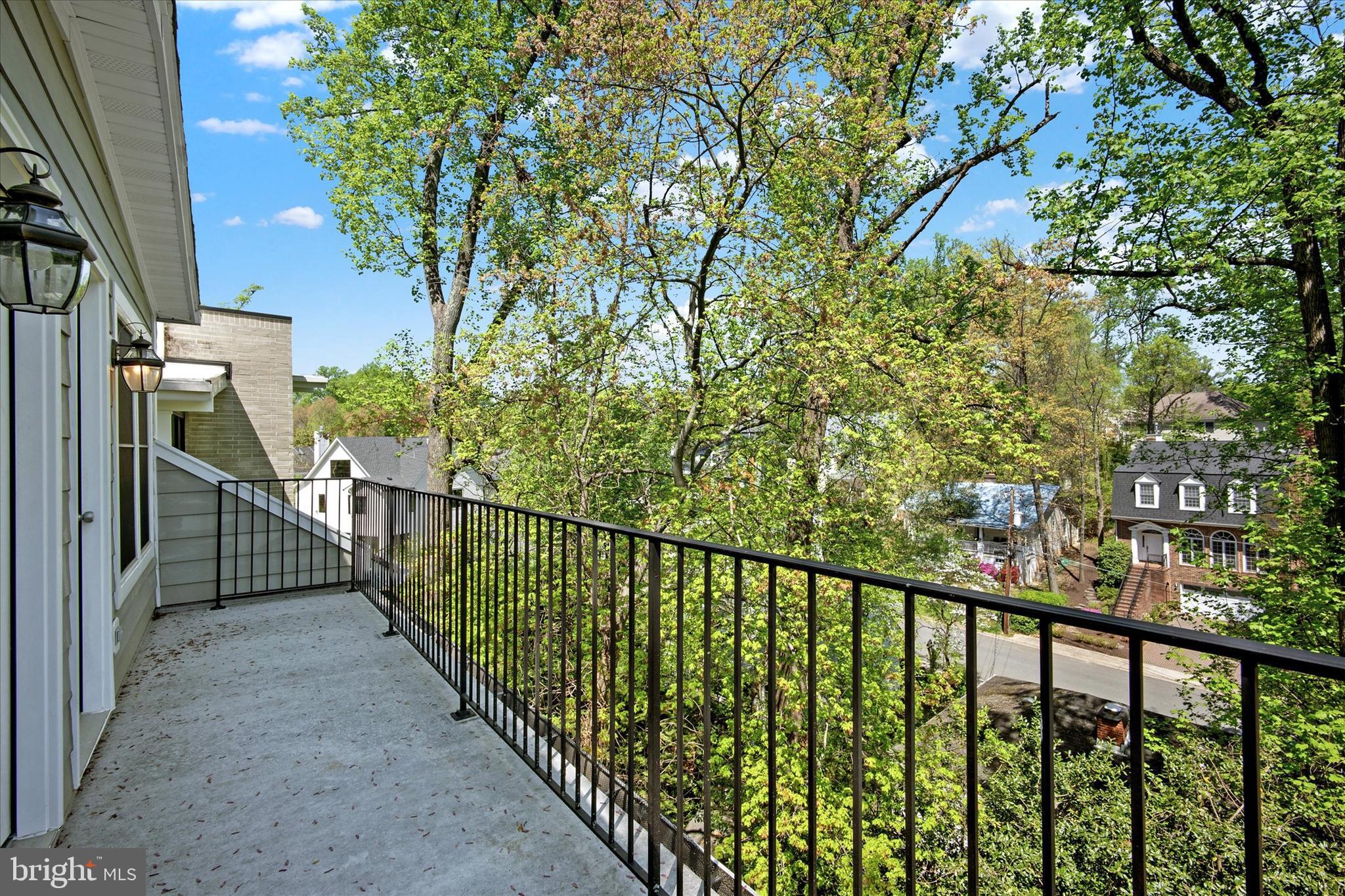 MAYWOOD - Residential