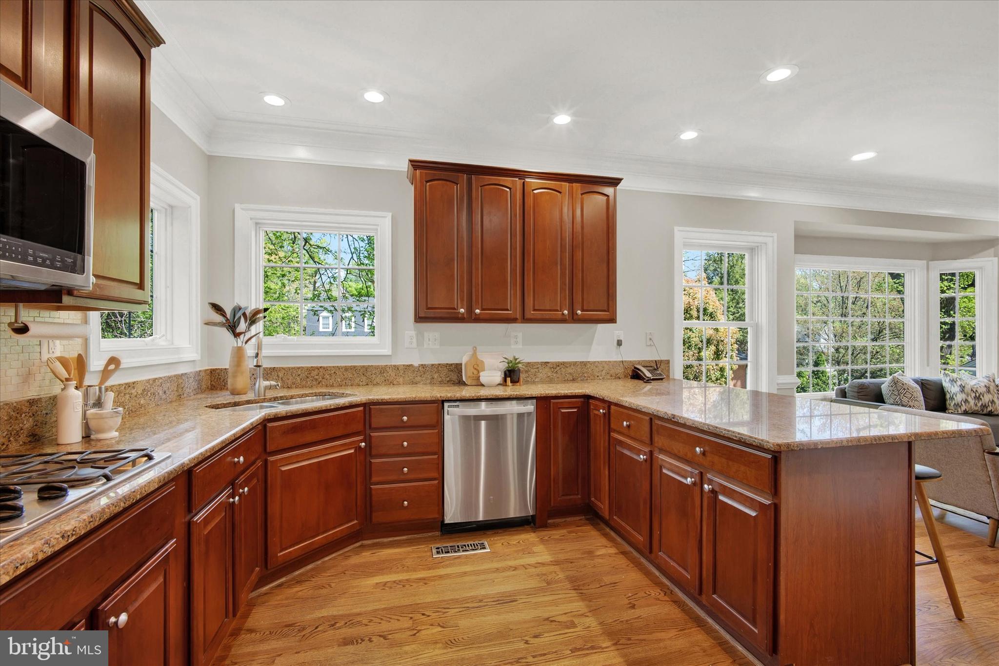 MAYWOOD - Residential