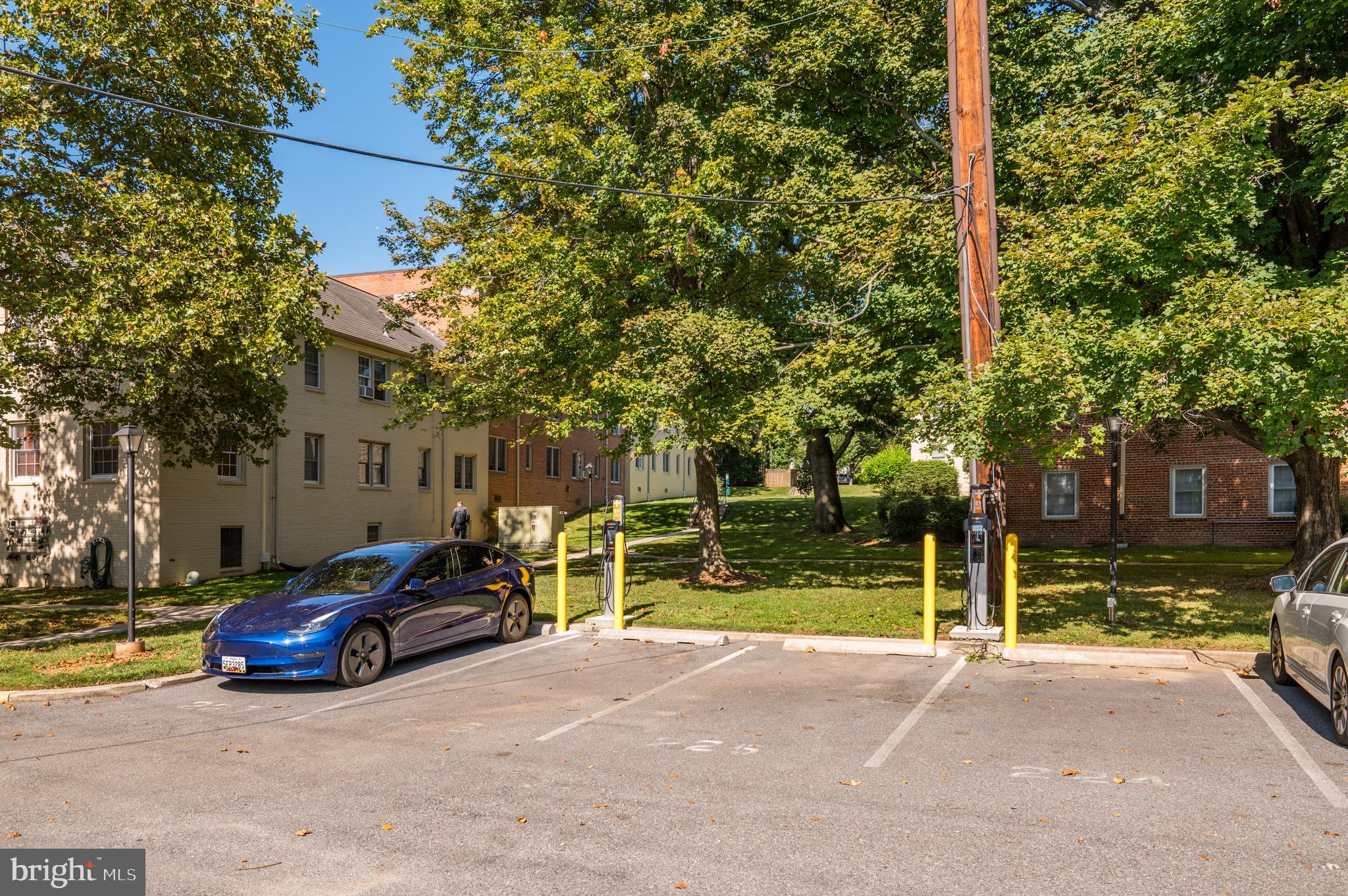 ROCK CREEK VILLAGE CONDOMINIUMS - Residential