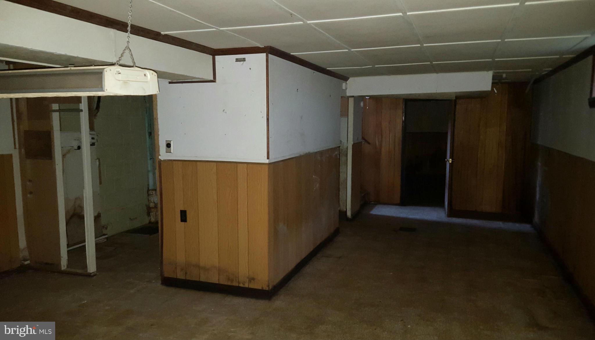 CATONSVILLE MANOR - Residential