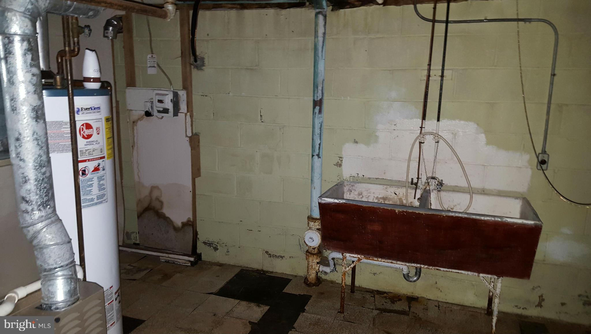 CATONSVILLE MANOR - Residential