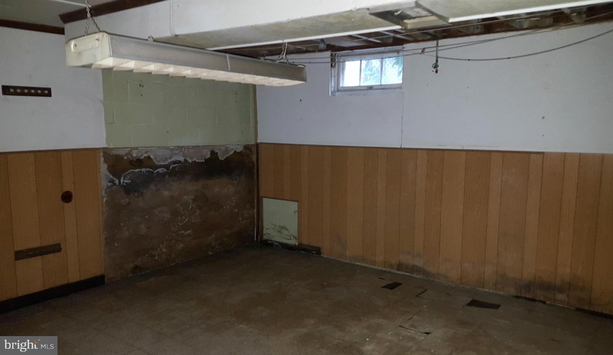 CATONSVILLE MANOR - Residential