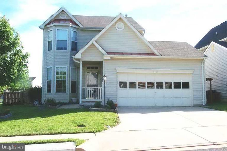 This single family detached home ready for move-in. Application fee & security deposit need to be in certified funds.