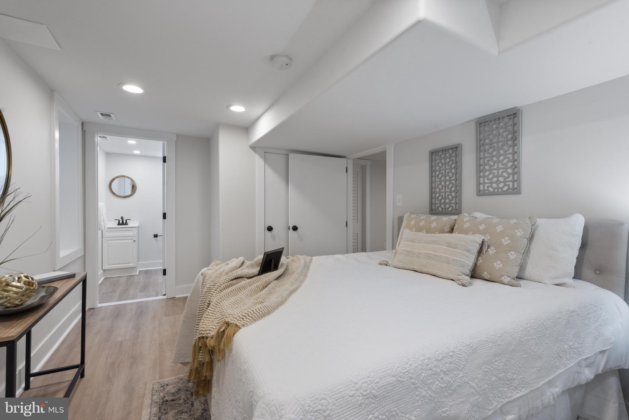 SOUTHLAND HILLS - Residential