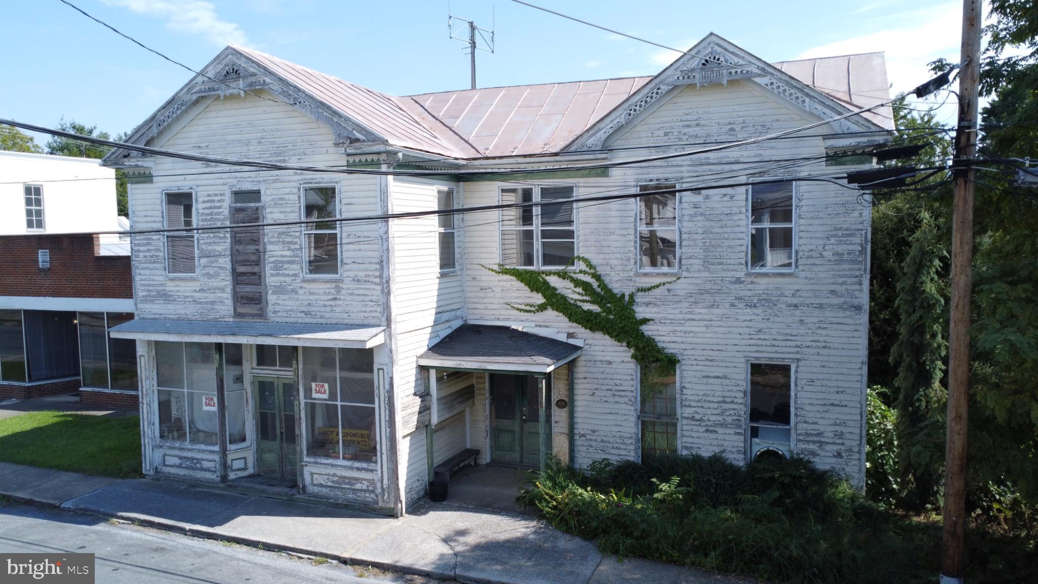 208 PICCADILLY STREET