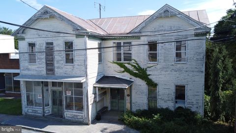 208 PICCADILLY STREET EDINBURG VA 22824