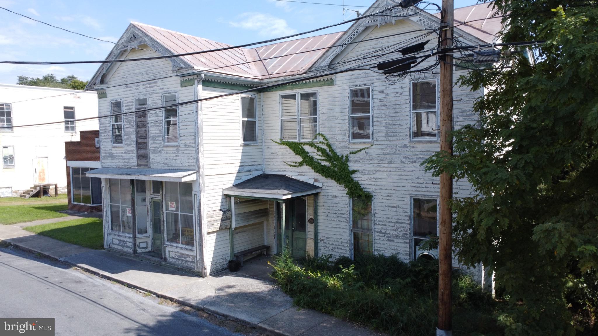 208 PICCADILLY STREET