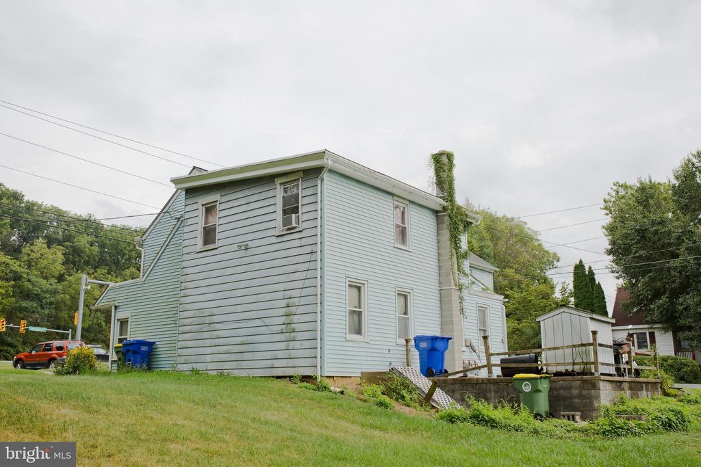 Photo of 940 LAMPETER RD, LANCASTER, PA 17602 (MLS # PALA2040520)