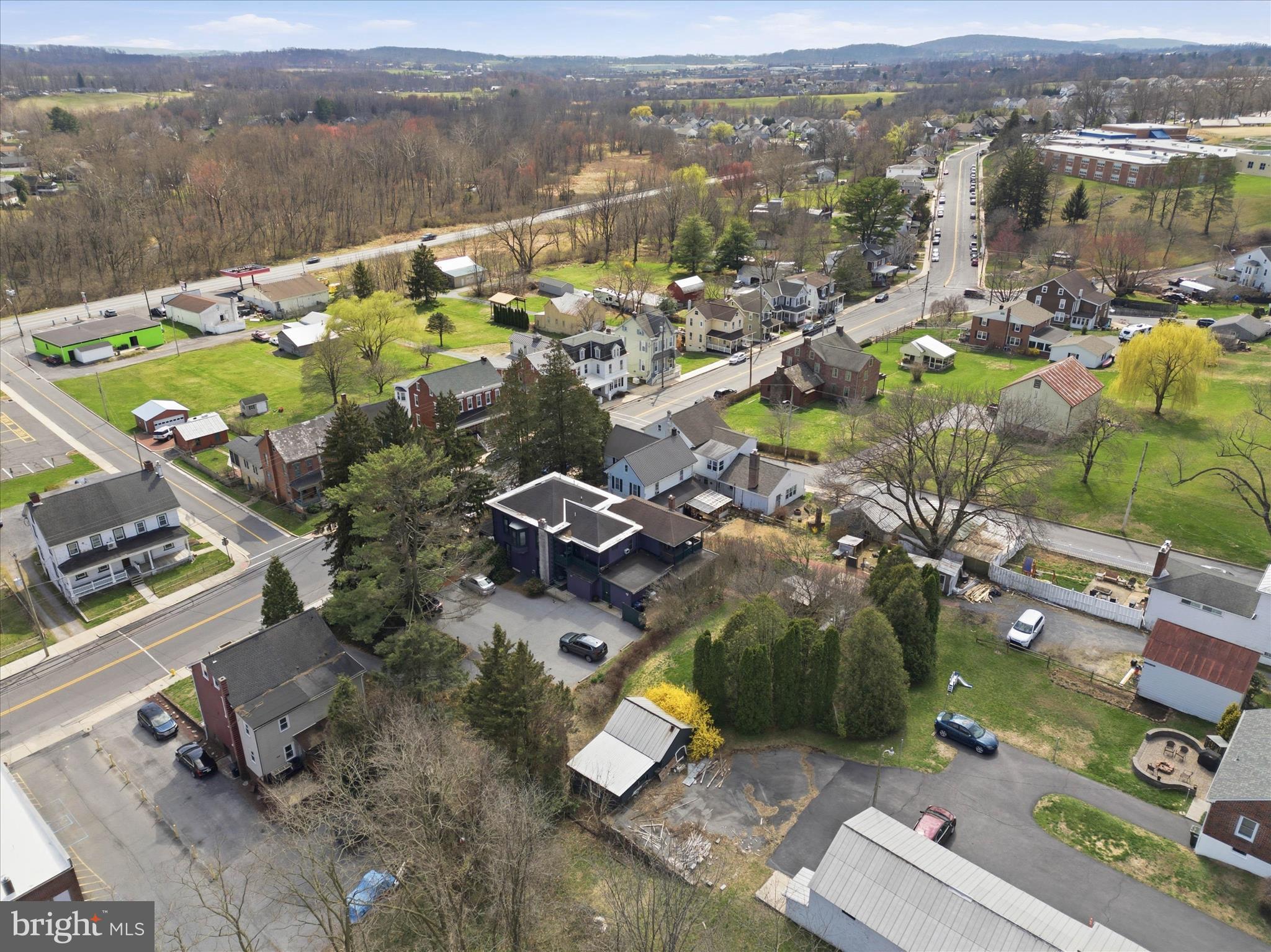 Main image without alt text