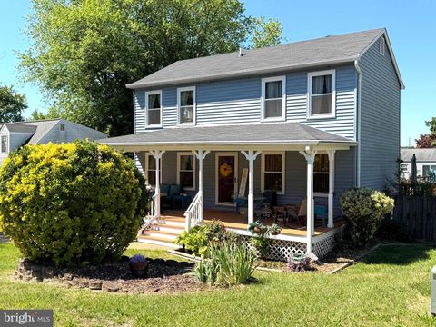 Photo of 5665 Roundtree Drive, WOODBRIDGE, VA 22193 (MLS # VAPW2121792)