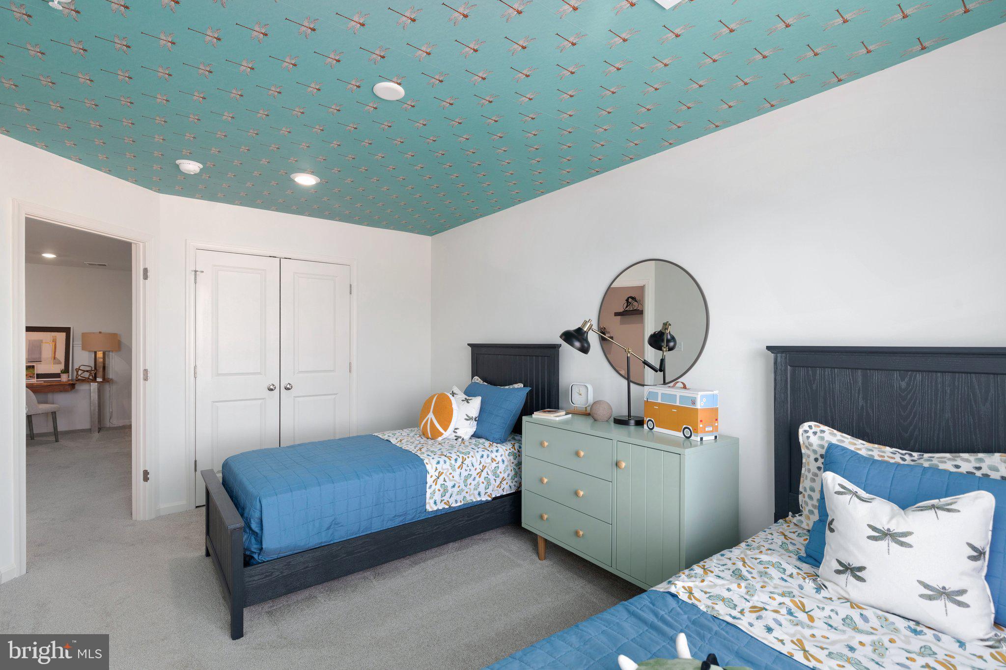 CAPTAIN'S COVE - Residential