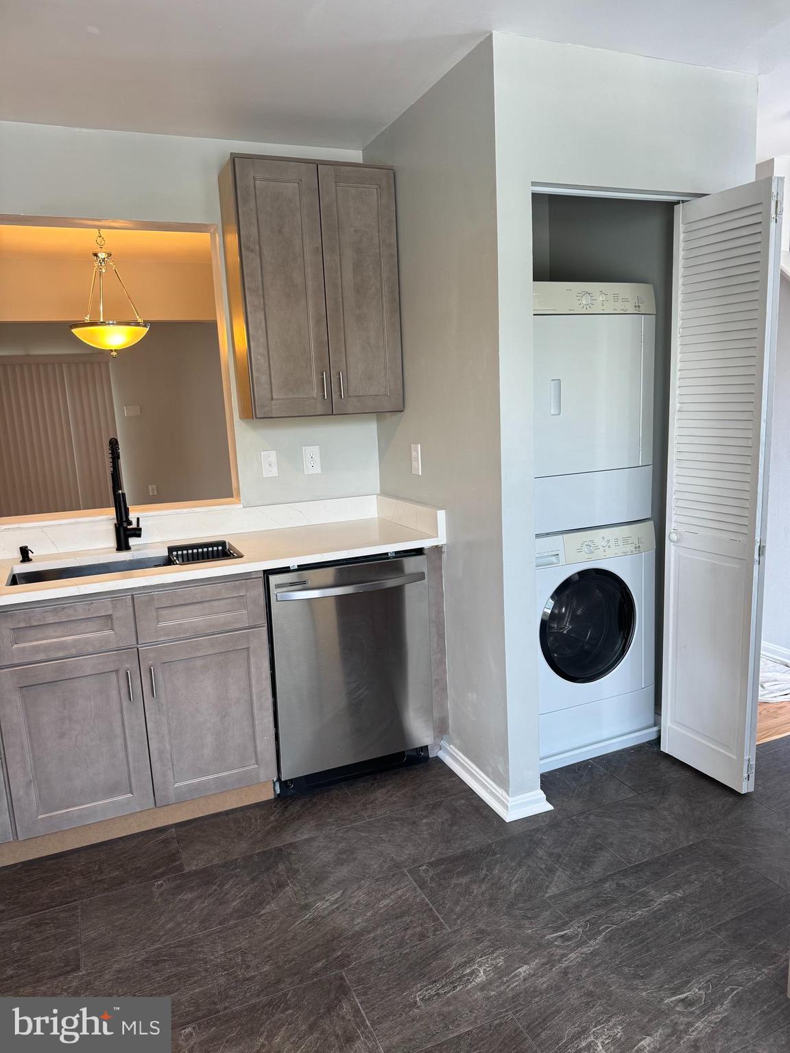 FOUNDERS WOODS CONDO - Residential