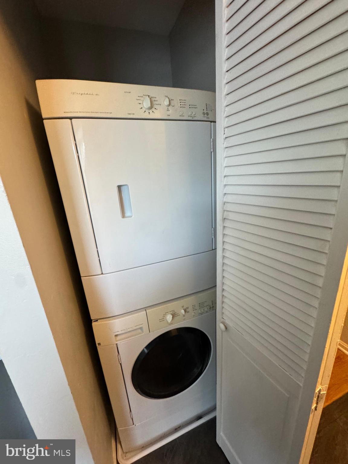 FOUNDERS WOODS CONDO - Residential