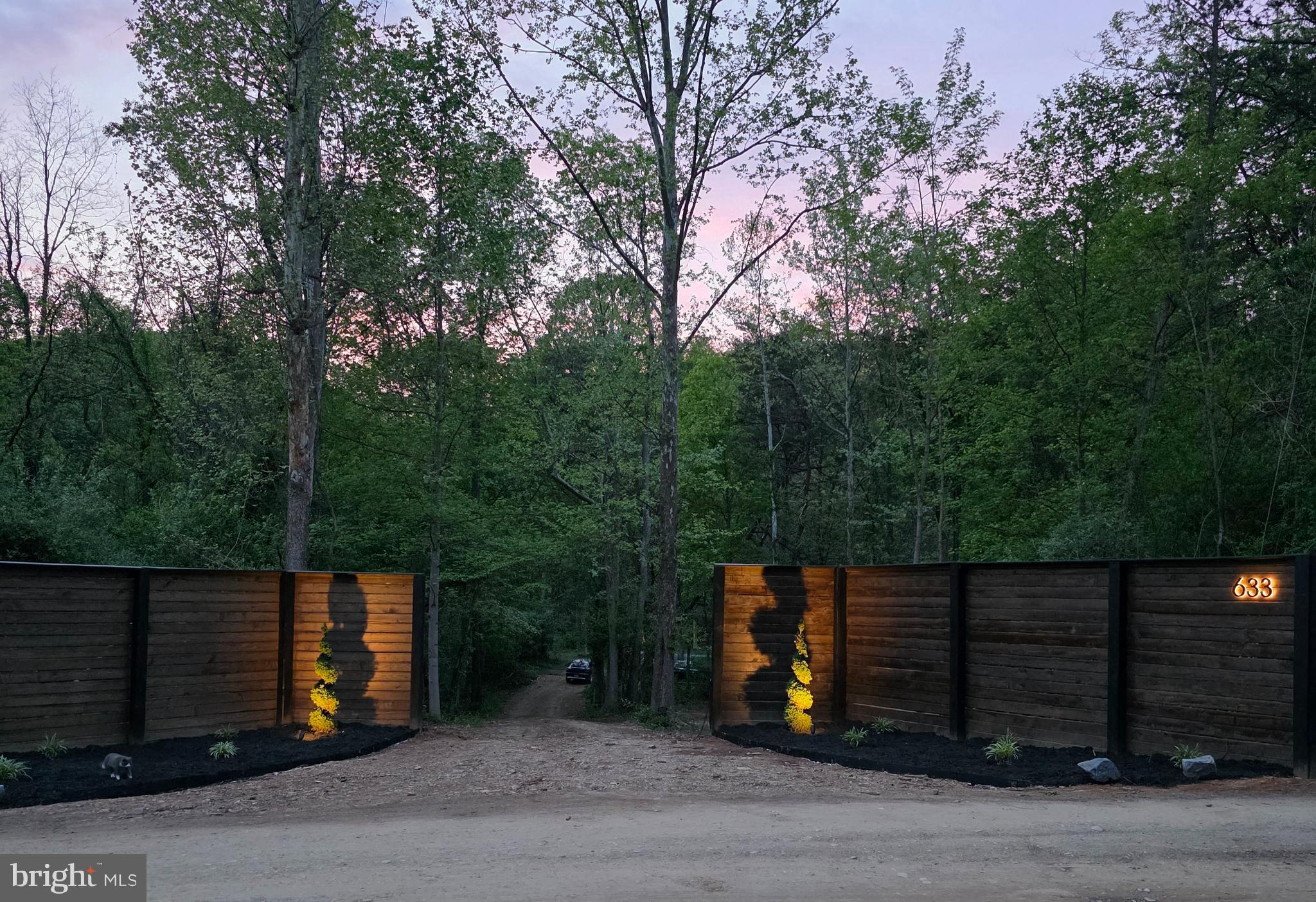 633 and 643` HANGING ROCK RD