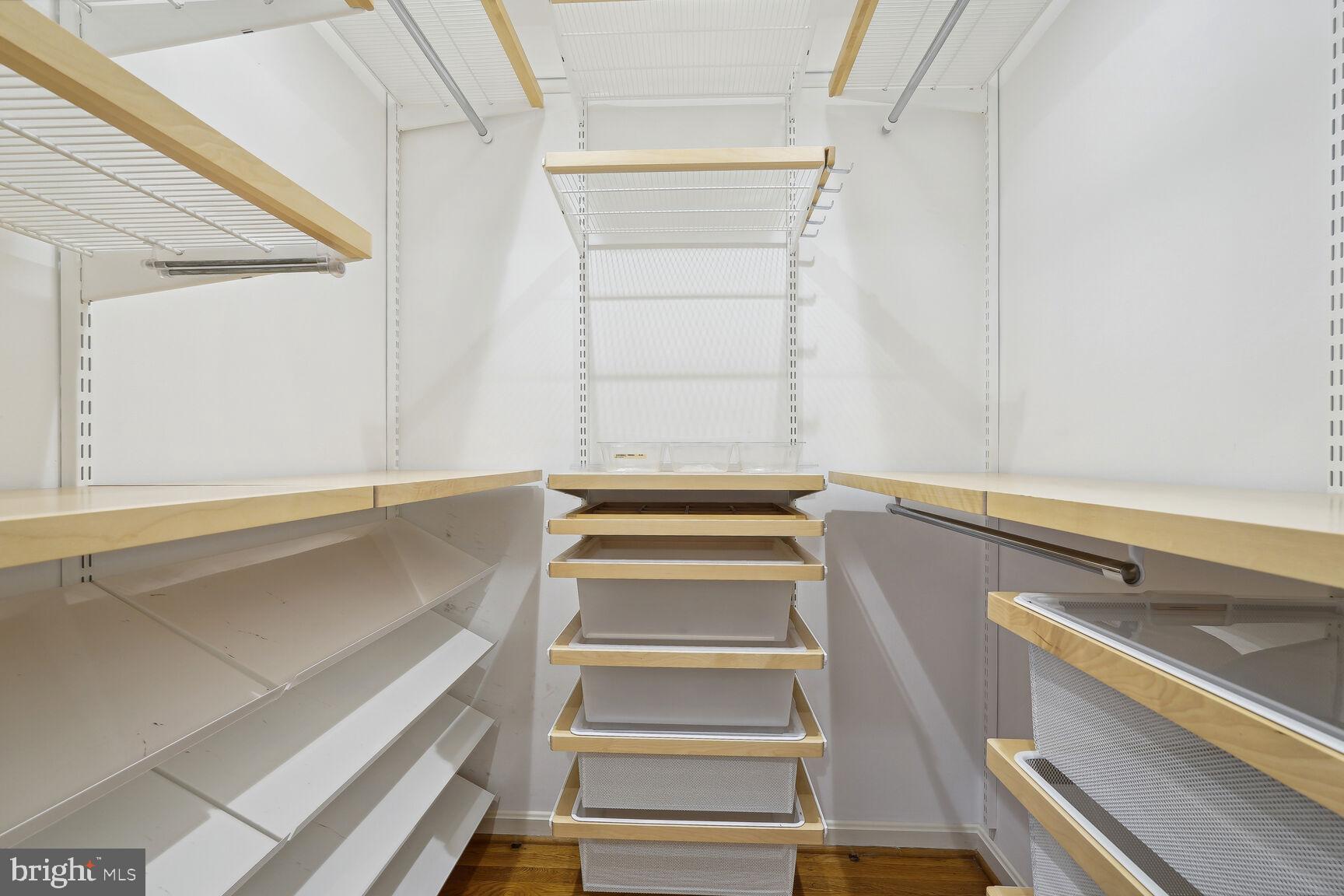 LUXMANOR - Residential