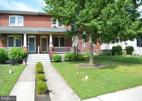 Townhouse For Sale - 429 Perkiomen Avenue<br/> LANSDALE, PA 19446