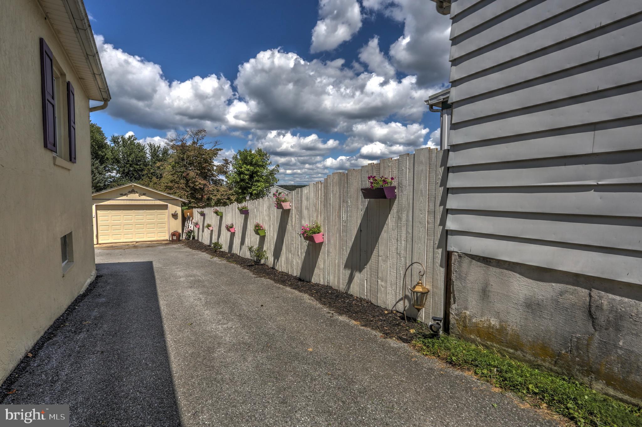 CAERNARVON TWP - Residential