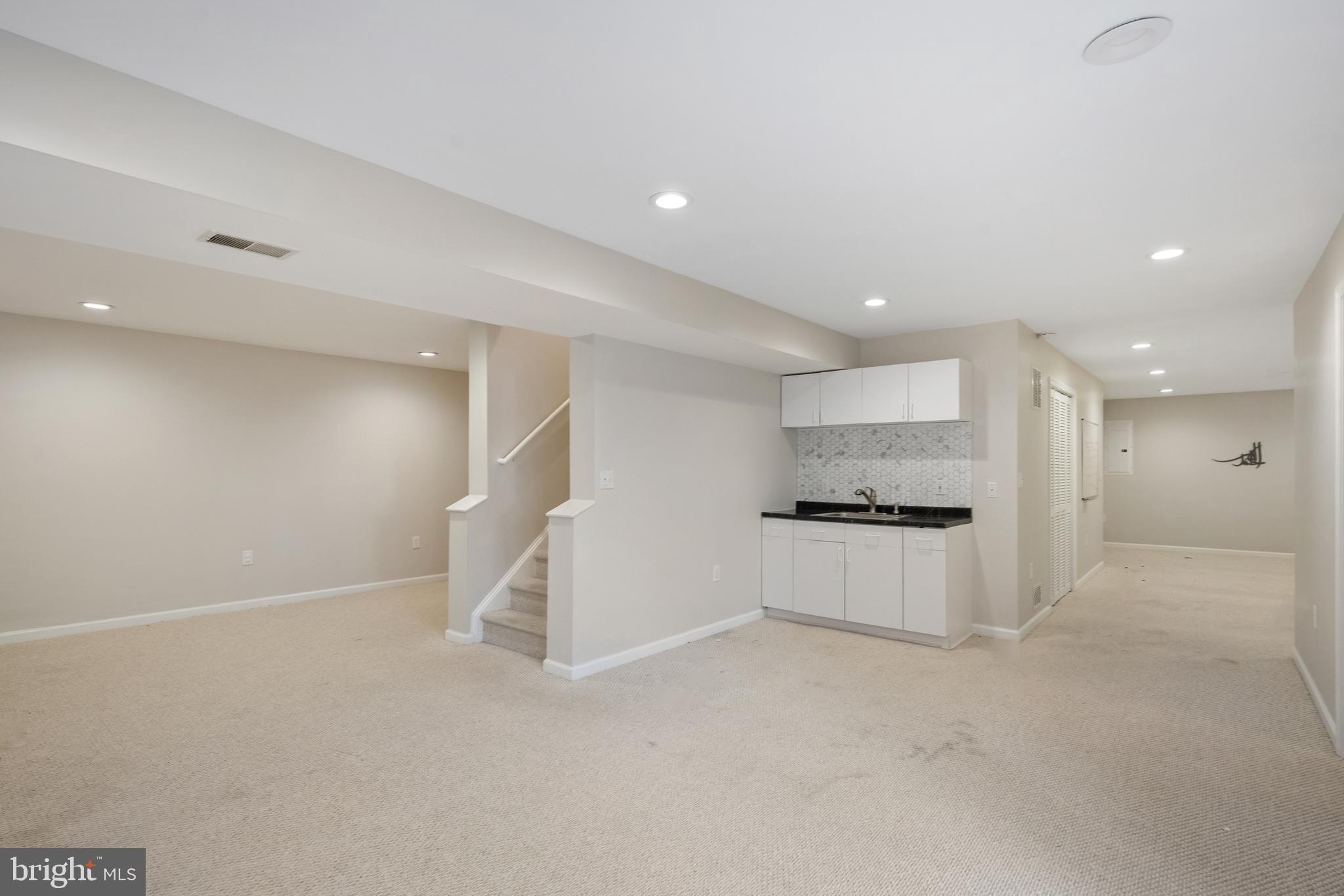 POTOMAC LAKES - Residential Lease