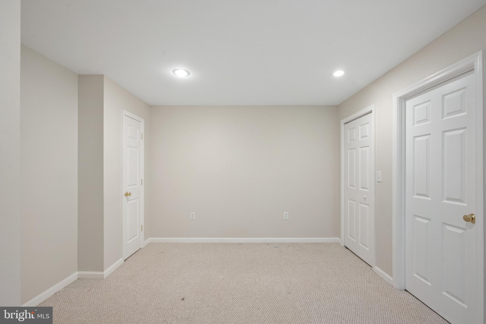 POTOMAC LAKES - Residential Lease