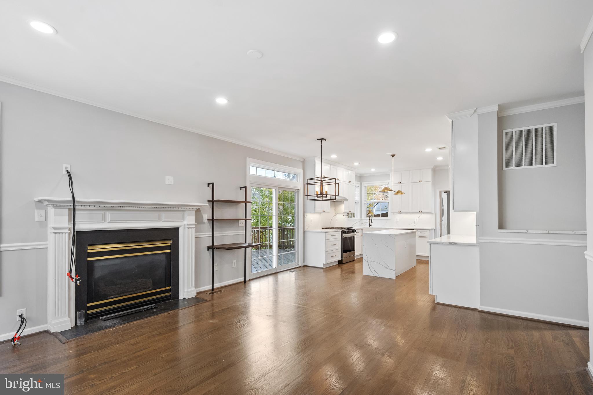 POTOMAC LAKES - Residential Lease