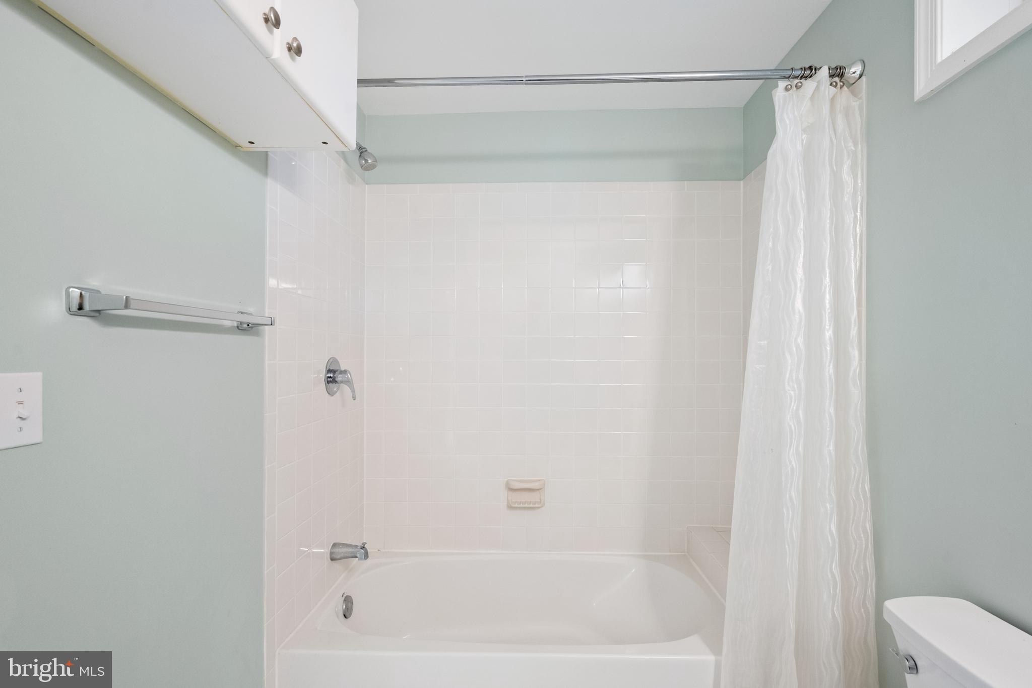 POTOMAC LAKES - Residential Lease