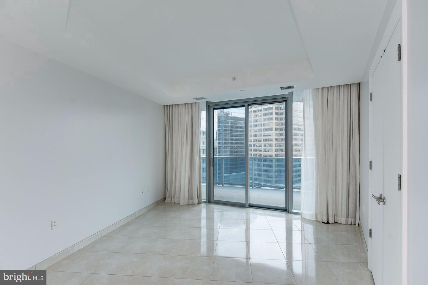 ROSSLYN - Residential Lease